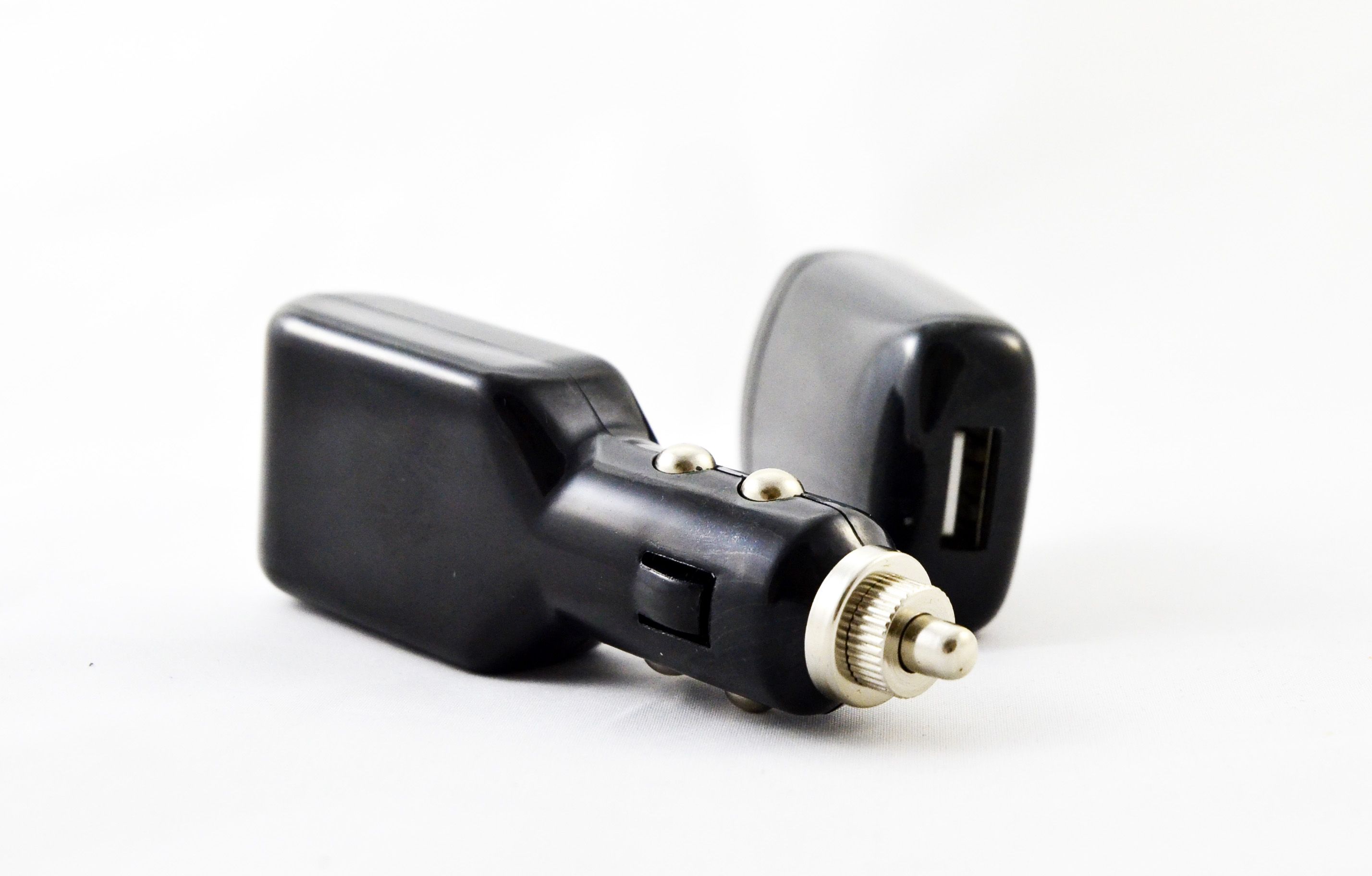 TEC005, CABLE USB MULTIPUERTOS
Cable Adaptador en color negro con 10 entradas diferentes.
Incluye contacto para Casa y Auto.